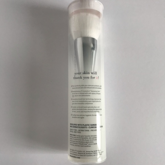 COPY - It Cosmetics Foundation Brush - Heavenly Skin 703 - Picture 9 of 10